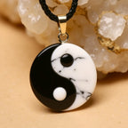 Colgante «Yin-Yang» de howlita y obsidiana negra