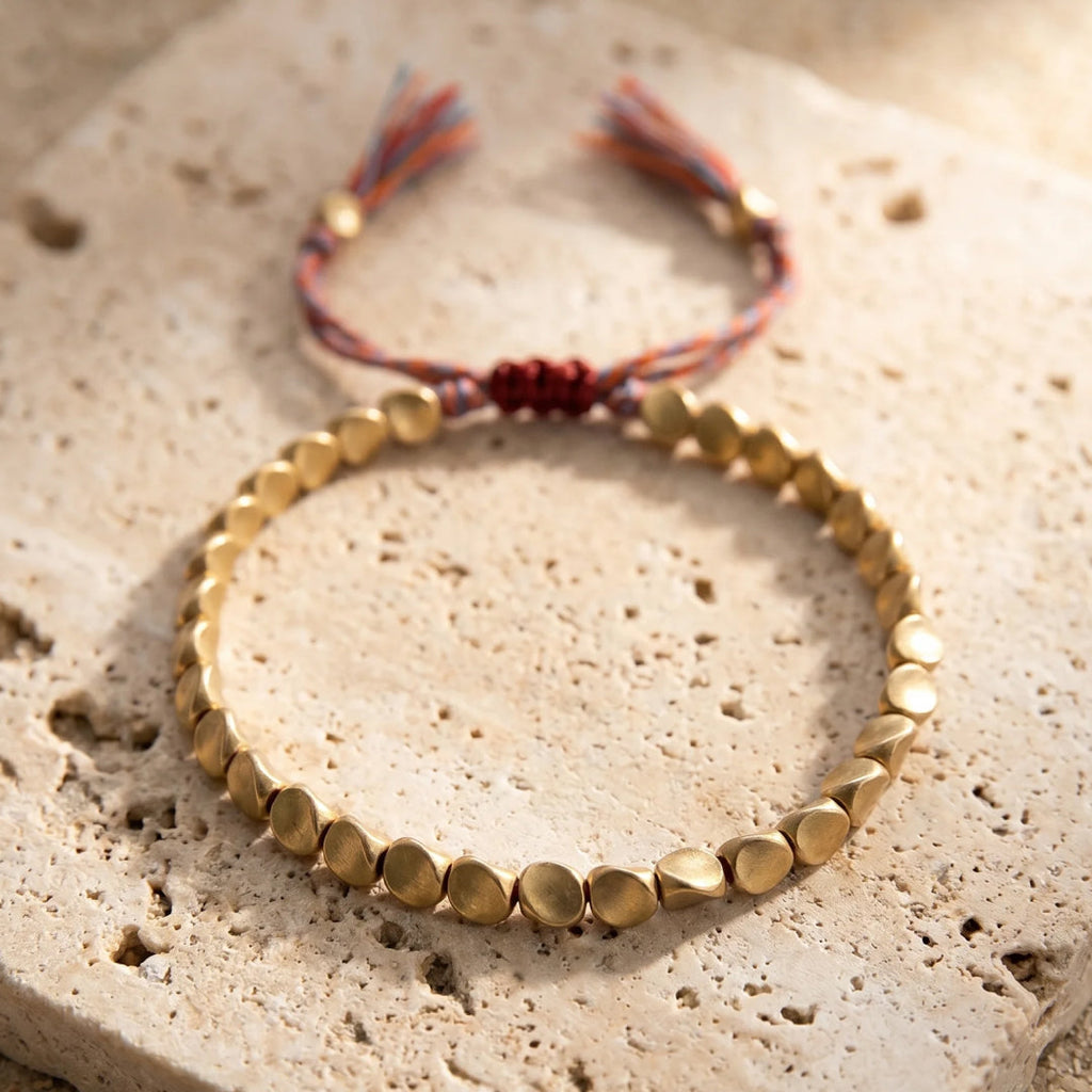 Pulsera tibetana de cuentas de cobre