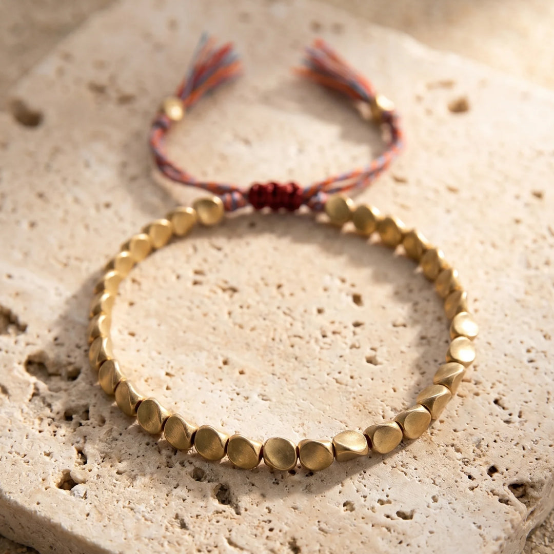Pulsera tibetana de cuentas de cobre