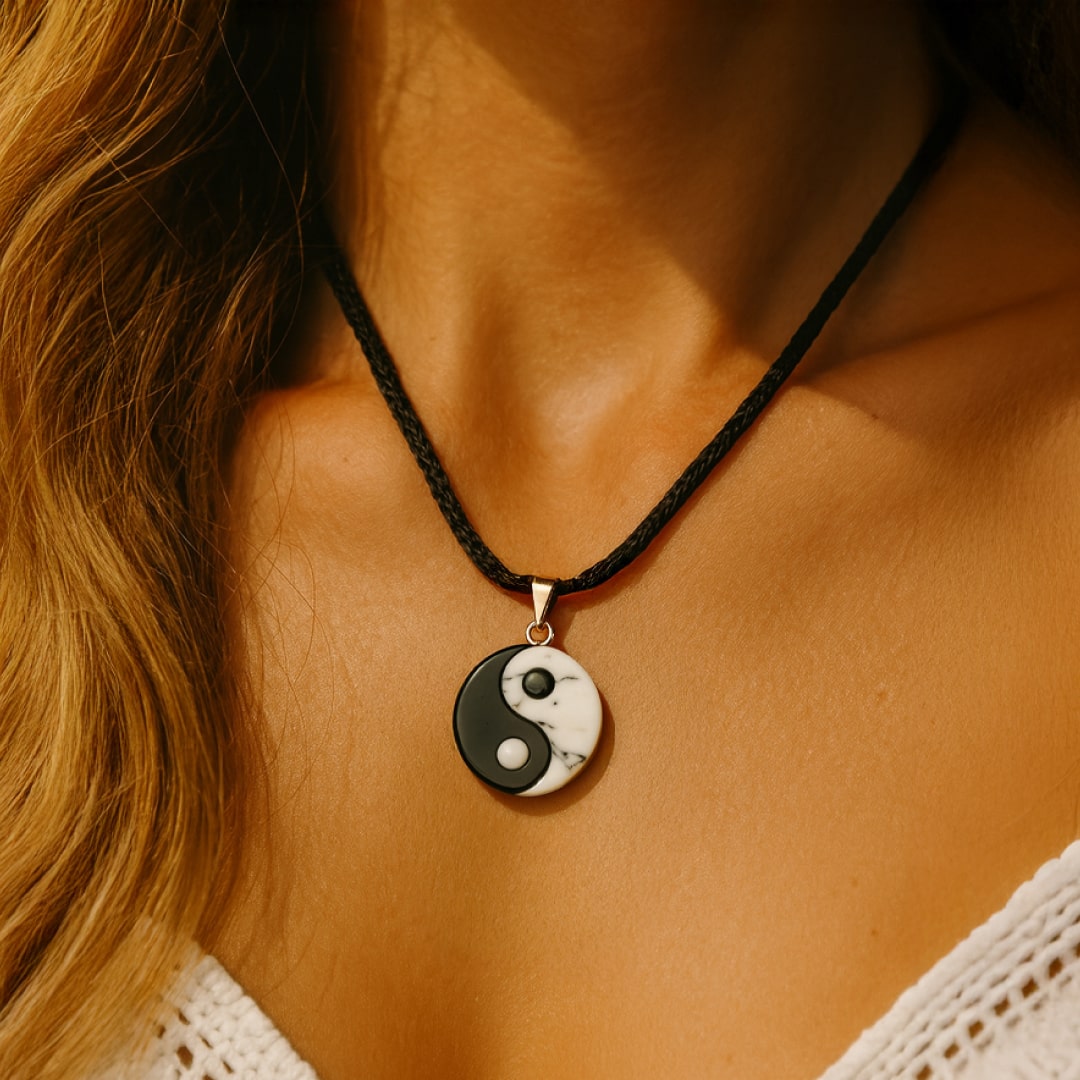 Colgante «Yin-Yang» de howlita y obsidiana negra